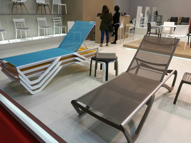 Шезлонг-лежак металлический Wave белый, бирюзовый 1910х715х300 мм