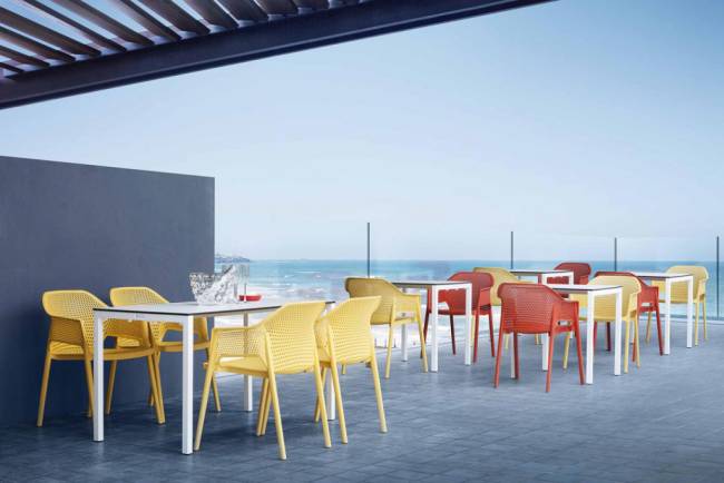 Кресло пластиковое Minush песочный 590х560х815 мм