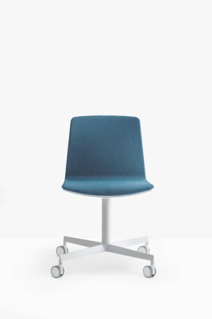 Стул офисный на колесах Noa белый, синий 490х520х795 мм Стул офисный на колесах Noa белый, синий 490х520х795 мм