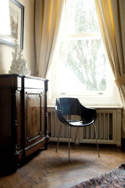 Кресло пластиковое Opal-ML хромированный, черный 600х600х810 мм