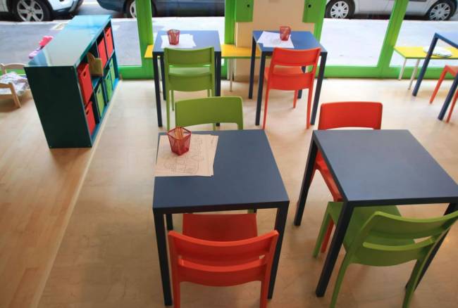 Стул пластиковый Sai красный 480х510х820 мм