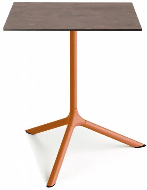 Стол ламинированный обеденный Tripe Maxi терракотовый, кортен 700х700х740 мм Стол ламинированный обеденный Tripe Maxi терракотовый, кортен 700х700х740 мм