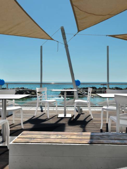 Стул пластиковый XSera-S белый 490х550х840 мм