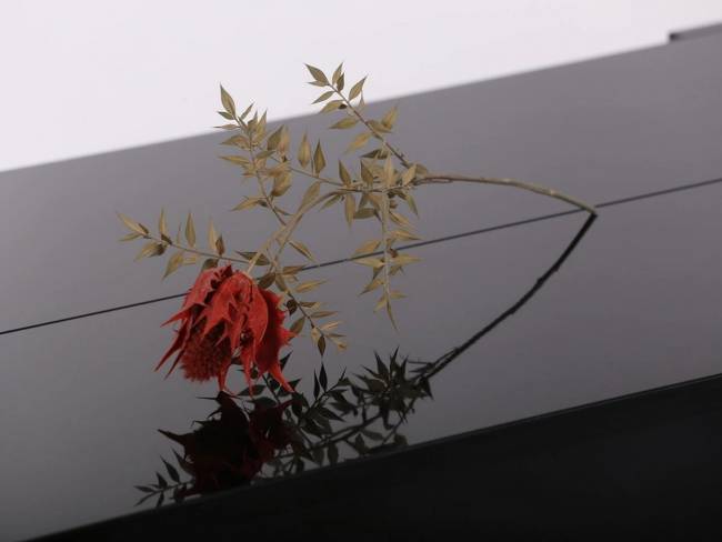 Стол-трансформер Левмар Compact G27/S59 черный глянец/ опоры серебро