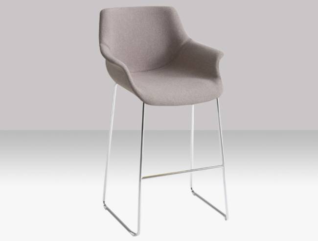 Кресло барное с обивкой More ST 76 600х550х1140 мм Кресло барное с обивкой More ST 76 600х550х1140 мм