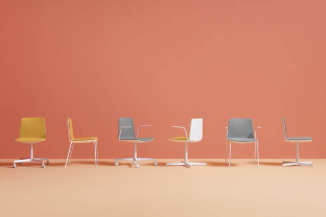 Стул офисный вращающийся Noa белый, желтый 490х500х810 мм Стул офисный вращающийся Noa белый, желтый 490х500х810 мм