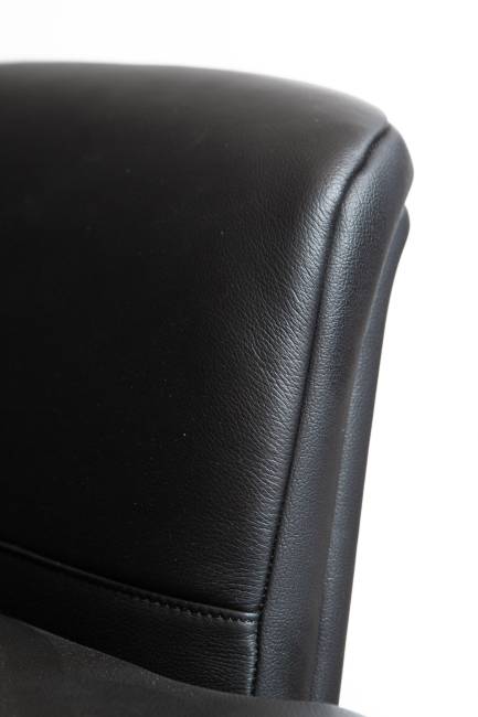 Кресло офисное / Тринити LB black  / черная экокожа / алюминиевая база