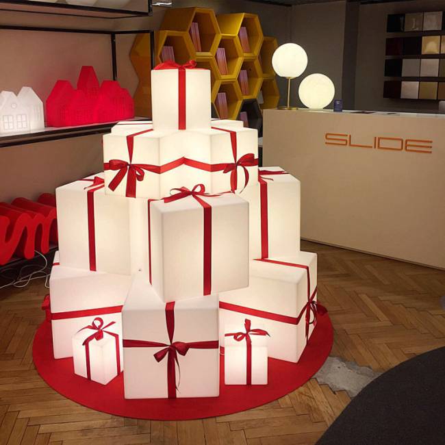 Светильник пластиковый Куб Merry Cubo 40 Lighting белый, красный 430х430х430 мм