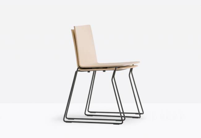 Стул деревянный на полозьях Osaka черный, беленный ясень 540х520х770 мм Стул деревянный на полозьях Osaka черный, беленный ясень 540х520х770 мм