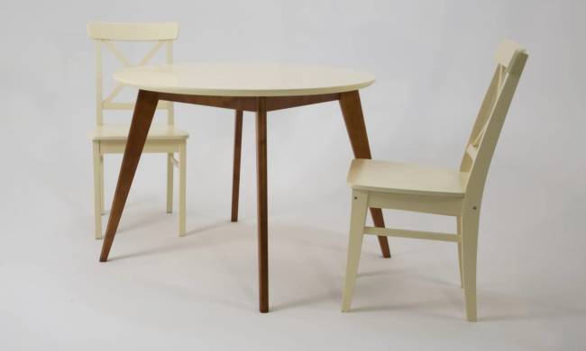 Стол Сканди К 90 орех/слоновая кость со стульями Ингольф слоновая кость