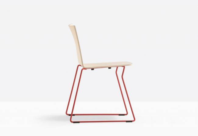 Стул деревянный на полозьях Osaka красный, беленный ясень 540х520х770 мм