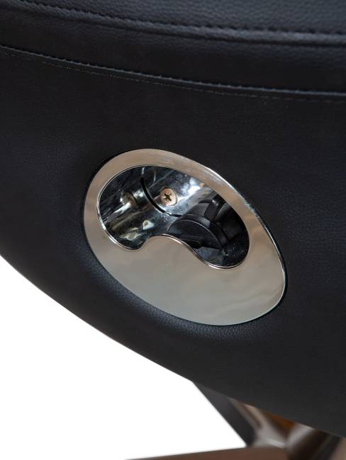 Кресло офисное / Трон / черная кожа