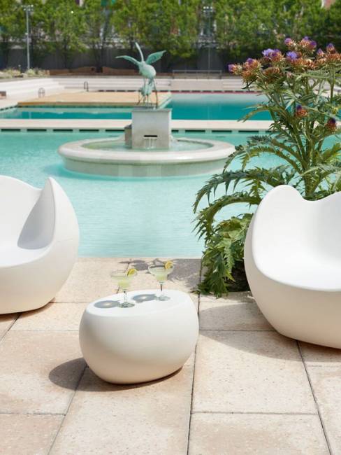 Столик пластиковый журнальный Blos Low Table Standard 550х420х320 мм