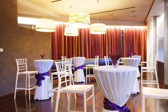 Стул пластиковый барный Chiavari Bar 75 белый 480х520х1130 мм