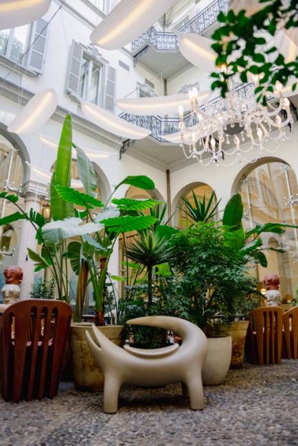 Светильник пластиковый подвесной Banana Leaf 1830х530х340 мм Светильник пластиковый подвесной Banana Leaf 1830х530х340 мм