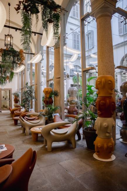 Светильник пластиковый подвесной Banana Leaf 1830х530х340 мм Светильник пластиковый подвесной Banana Leaf 1830х530х340 мм