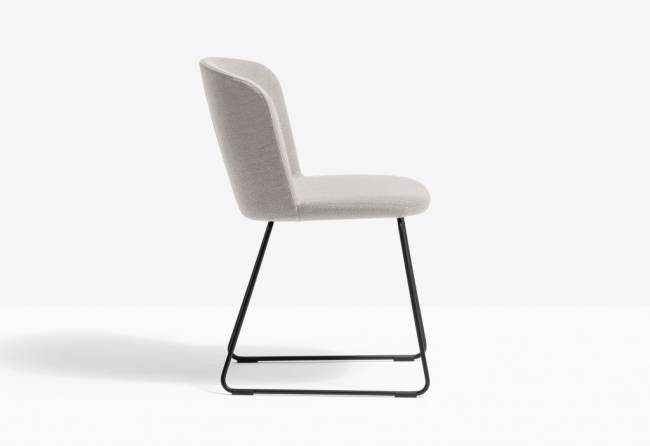 Стул на полозьях с обивкой Nym 485х535х750 мм Стул на полозьях с обивкой Nym 485х535х750 мм