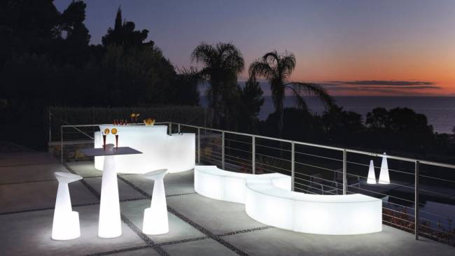 Пуф пластиковый светящийся уличный Ypsilon Lighting OUT белый 1000х1170х430 мм