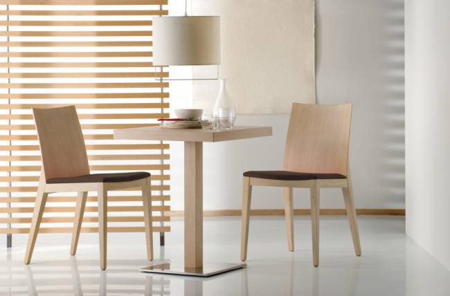 Стул деревянный с мягким сиденьем Twig беленый дуб, черный 450х525х840 мм Стул деревянный с мягким сиденьем Twig беленый дуб, черный 450х525х840 мм