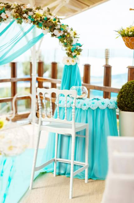 Стул пластиковый полубарный Chiavari Bar 65 белый 470х510х1030 мм