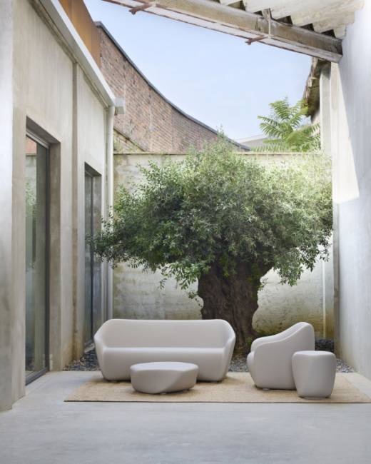 Столик пластиковый журнальный Reborn Standard туманный белый 420х400х450 мм