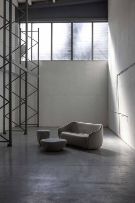 Столик пластиковый журнальный Reborn Standard туманный белый 420х400х450 мм