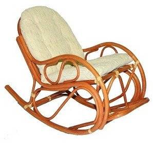Кресло-качалка из натурального ротанга с подножкой (Мед)