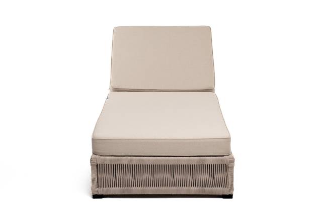 "Ривьера" шезлонг плетеный из роупа, каркас алюминий белый муар, роуп бежевый круглый, ткань бежевая 052 "Ривьера" шезлонг плетеный из роупа, каркас алюминий белый муар, роуп бежевый круглый, ткань бежевая 052