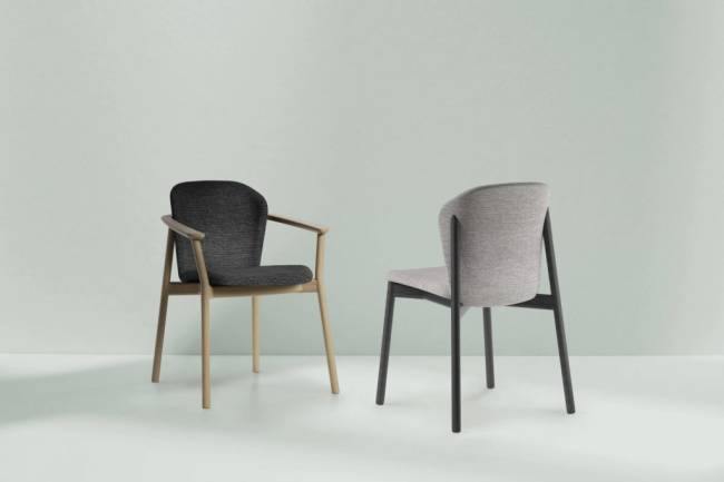 Стул деревянный с обивкой Natural Finn черный ясень, светло-серый 490х540х790 мм Стул деревянный с обивкой Natural Finn черный ясень, светло-серый 490х540х790 мм