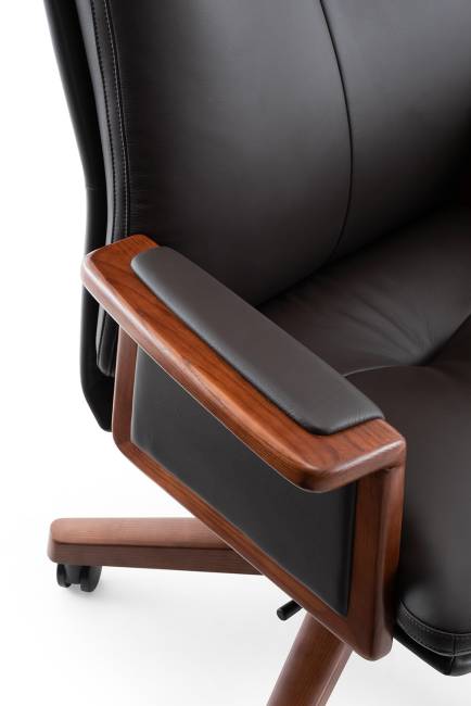 Кресло офисное / Вивальди  / Vivaldi  / черная кожа / деревянная база