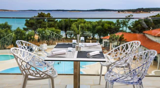 Кресло пластиковое Crystal белый 590х600х800 мм