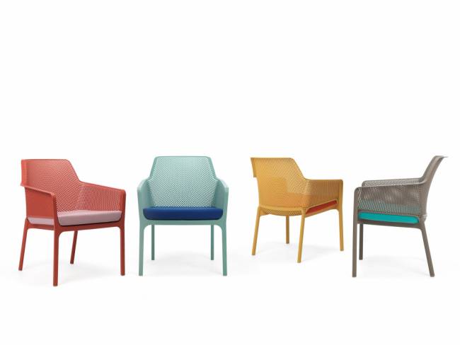 Кресло пластиковое Net Relax коралловый 670х710х865 мм