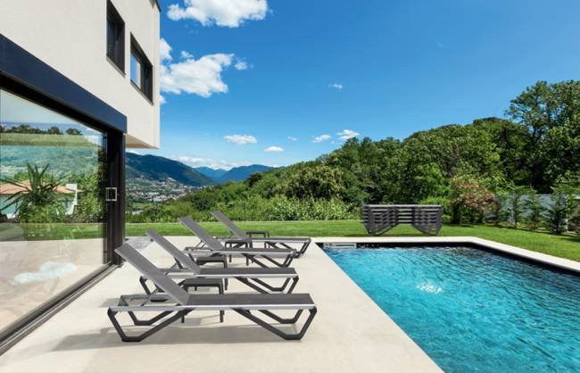 Столик пластиковый для шезлонга Wave Side Table антрацит 420х420х365 мм