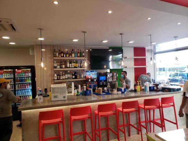 Стул пластиковый полубарный Abuela Stool 67 красный 500х440х910 мм