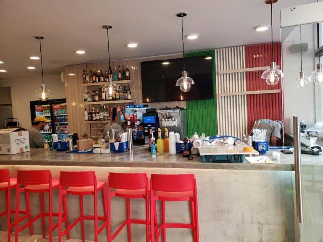 Стул пластиковый полубарный Abuela Stool 67 красный 500х440х910 мм