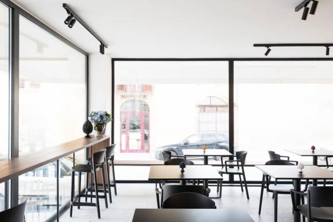 Стул пластиковый полубарный Abuela Stool 67 черный 500х440х910 мм