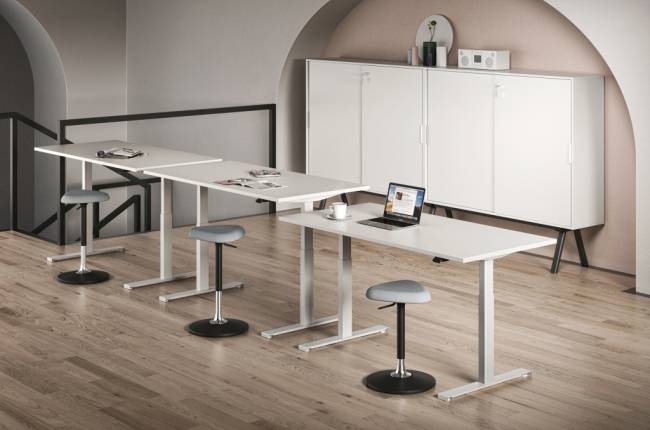Стол ламинированный с регулировкой высоты Azione 1600х800х620-1270 мм