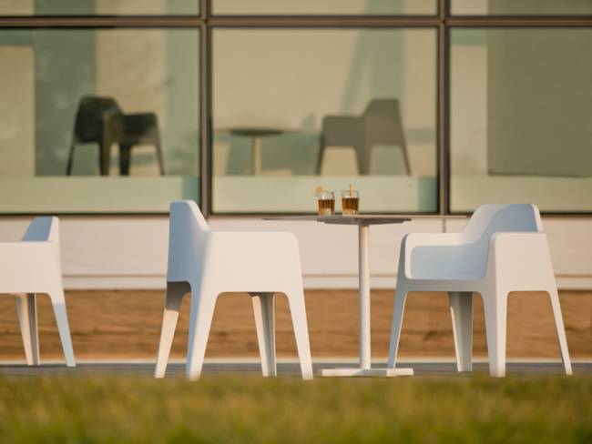 Кресло пластиковое Plus белый 655х590х805 мм Кресло пластиковое Plus белый 655х590х805 мм