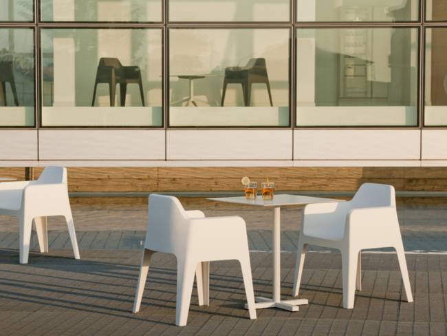 Кресло пластиковое Plus белый 655х590х805 мм Кресло пластиковое Plus белый 655х590х805 мм