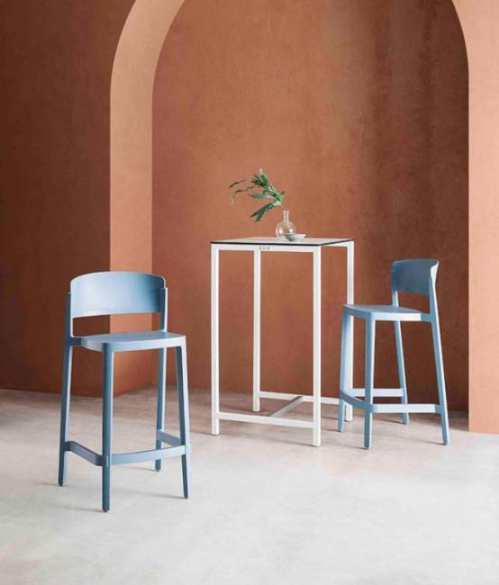 Стул пластиковый полубарный Abuela Stool 67 бледно-голубой 500х440х910 мм