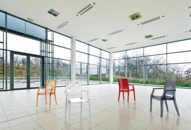 Кресло прозрачное Arthur черный 560х600х910 мм