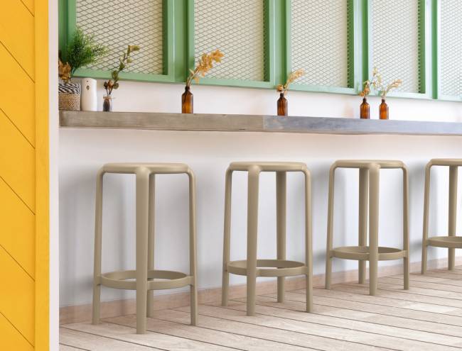 Табурет пластиковый полубарный Tom Bar 65 бежевый 360х360х650 мм