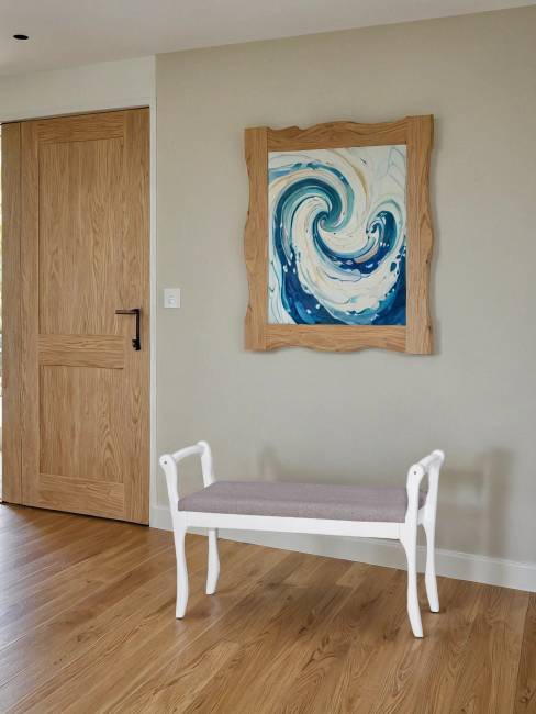 Скамья для прихожей с подлокотниками мягкая, ткань серо-розовый, каркас снег