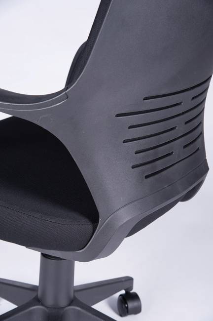 Кресло офисное / IQ / черный пластик / черная ткань