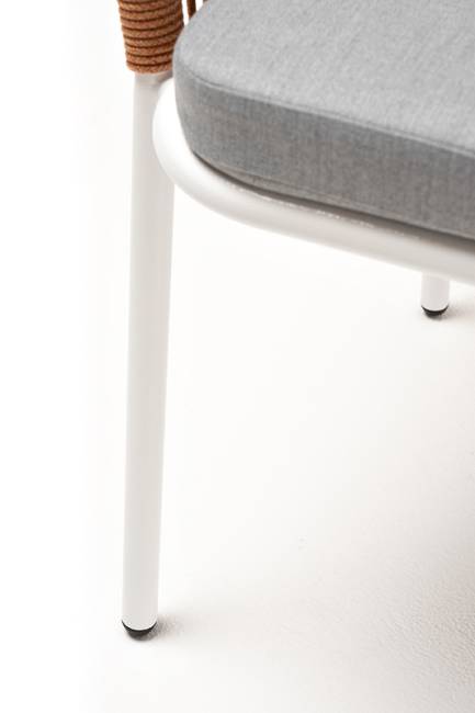 "Лион" стул плетеный из роупа, каркас из стали светло-серый (RAL7035) муар, роуп оранжевый меланж круглый, ткань светло-серая