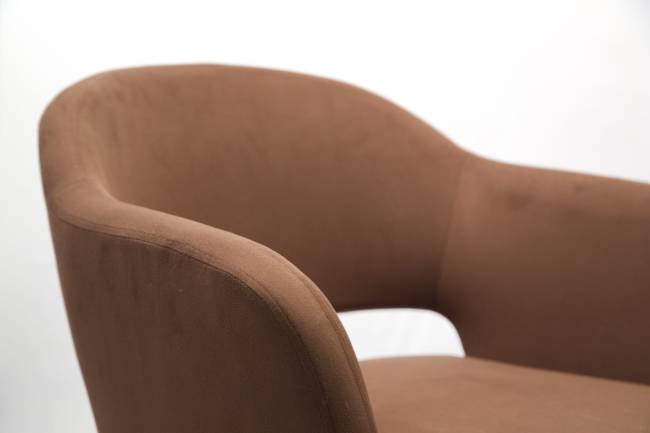 Стол Монте К 90 орех с креслами Пичч велюр коричневый Стол Монте К 90 орех с креслами Пичч велюр коричневый