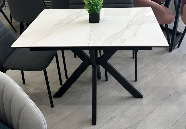Стол КОМИЛЬФО МИНИ 100 БЕЛЫЙ МРАМОР с прожилками латте, керамика / ЧЕРНЫЙ, М-City