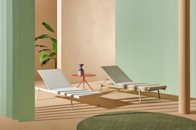 Шезлонг металлический с обивкой Rail песочный 1800х725х305-788 мм Шезлонг металлический с обивкой Rail песочный 1800х725х305-788 мм