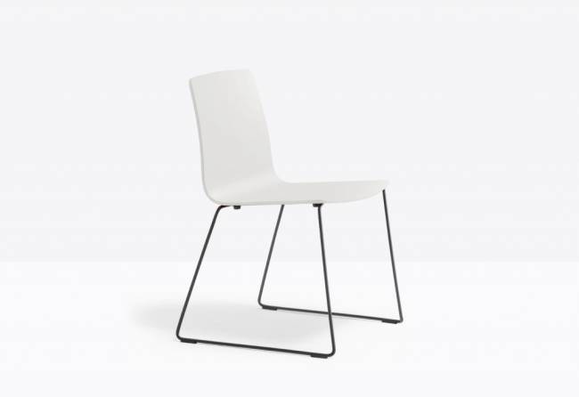 Стул пластиковый на полозьях Inga черный, белый 540х540х800 мм