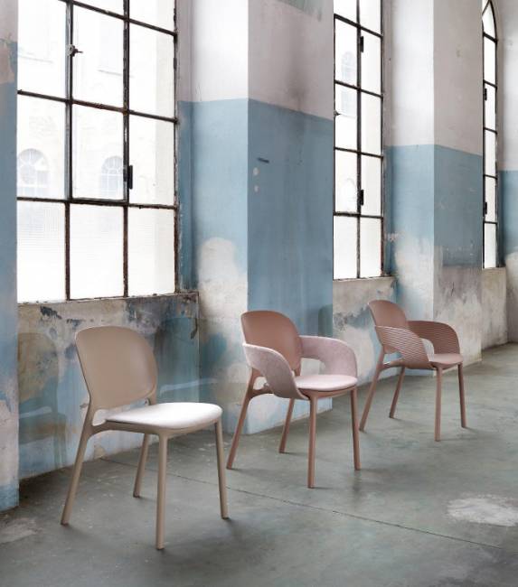 Стул пластиковый с обивкой Hug оливковый 470х540х800 мм